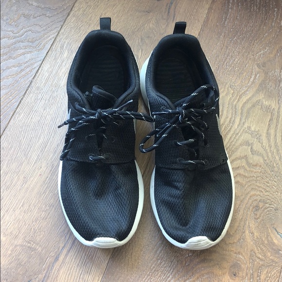 Nike Roshe One - Picture 2 of 4